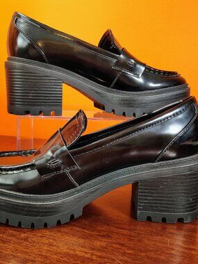 Guess Kimilee-T Black Platform Lug Sole Loafers - Size 7M - LIKE NEW